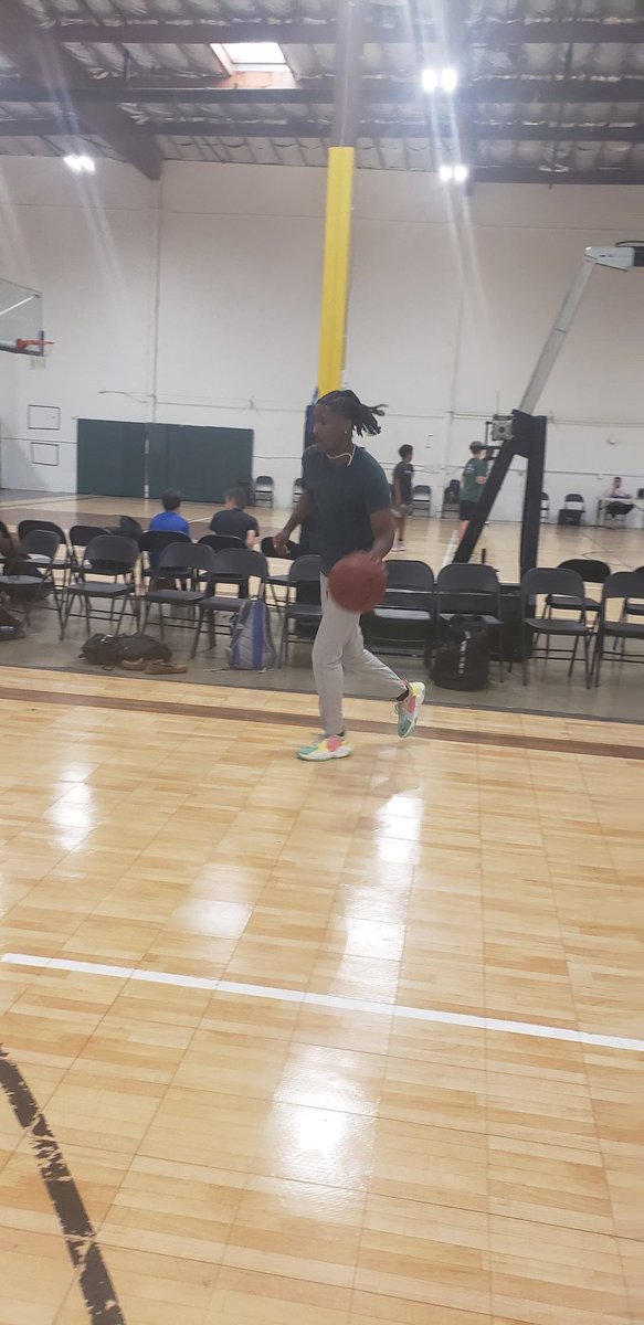 frazier_jr1's tweet photo. We got sum good work in yesterday 🏀 with @TrevionFrazier1  my son first step is crazy with midrange jumper time for another workout stay in there keep getting better. https://t.co/TBiwdYvQrP