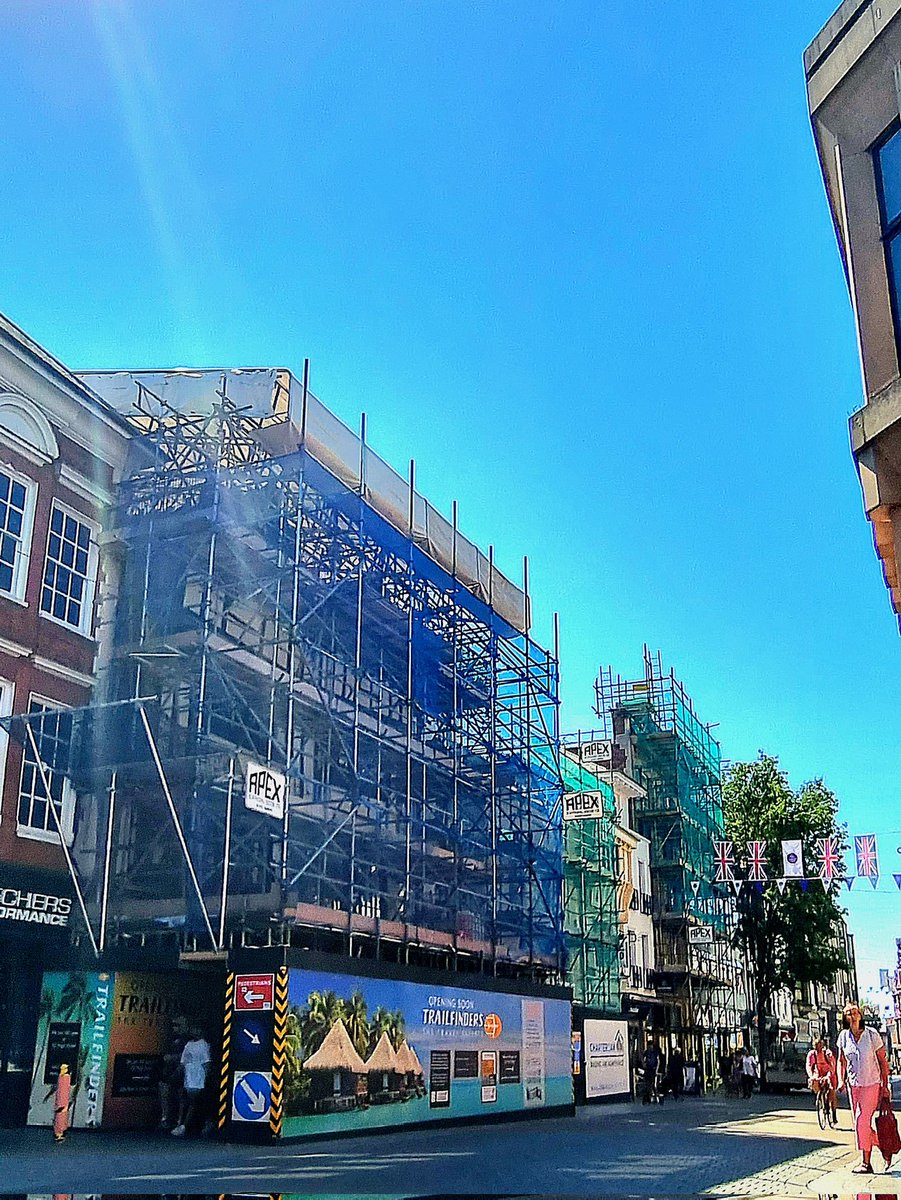 apexscaffexe's tweet photo. Quadruple prizes for #apexsignboard spotters in #Exeter High Street this afternoon as we complete works to 41, 42, 43, 44, 45, 48 & 49. Showing that we are THE choice for Public Protection and Street Works in the City.
#ExeterWorks #streetworks https://t.co/5Ti9UasBCa