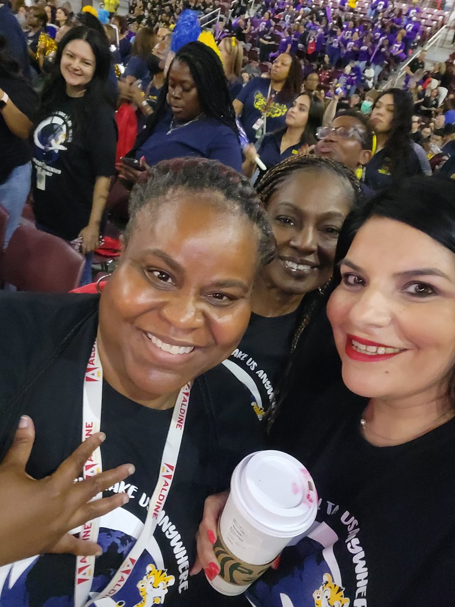LaDonna89313698's tweet photo. #AISDconvocation
A for Thompson Elem. https://t.co/R4f3OgITa8