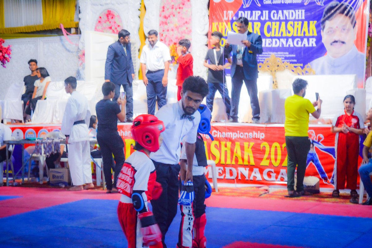 ps_kickboxing's tweet photo. βYou don't notice the referee during the game unless he makes a bad call.βΒ #wako #kickboxing #k #muaythai #martialarts #mma #wakokickboxing #boxing #fight #pointfighting #cbkb #kicklight #karate #topten #pointfight #taekwondo #ufc #fighter #motivation #sport #fikbms https://t.co/BicMxkiQG4