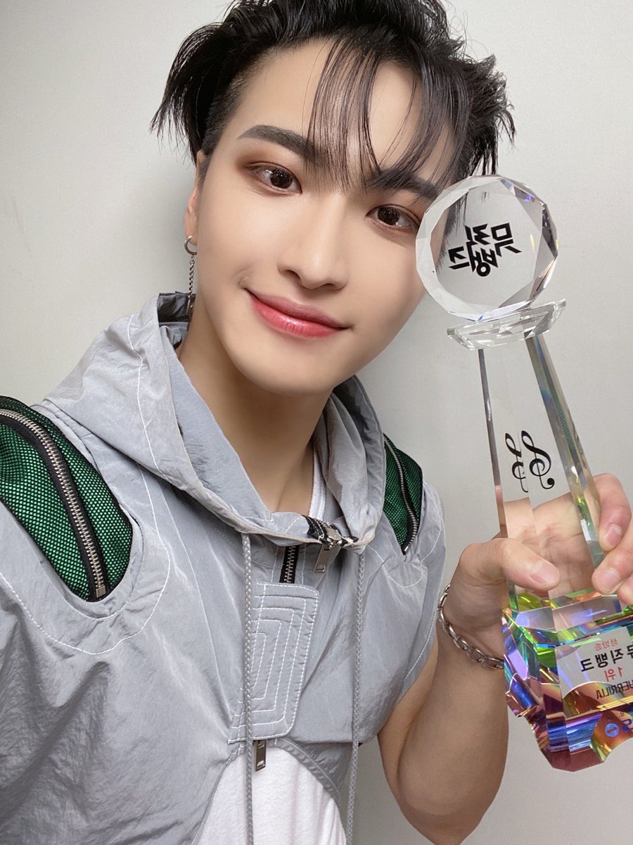 [#성화] 내 맘속 1위는 에이티니 다시 한번 축하해❤❤ #ATEEZ #에이티즈