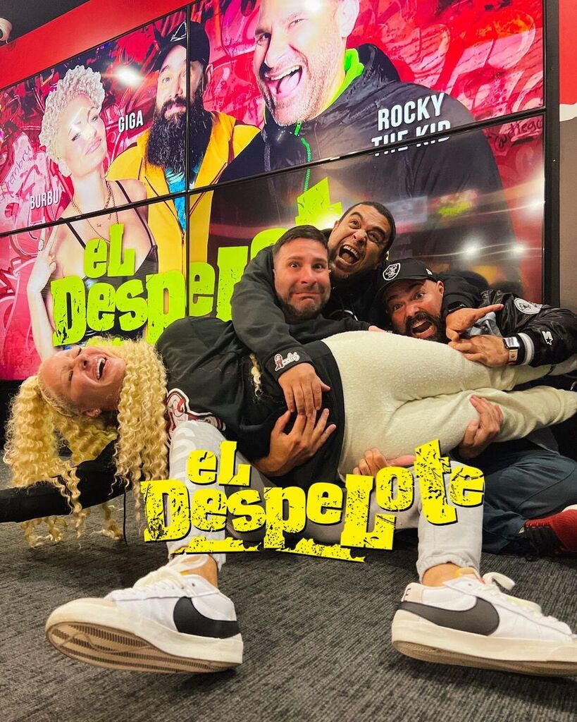 Bueeenooo el CDC dijo…. Q se acabó el distanciamiento social puñeee🤪😵‍💫🤣

GRACIAS por hacernos tus favoritos 🎧 📻 
En Puerto Rico <a href="/lanueva94fm/">LA NUEVA 94 📻 94.7 FM</a> 
En Orlando @elzol95fm 
En Tampa @elzol97fm instagr.am/p/ChKTBTigBbz/