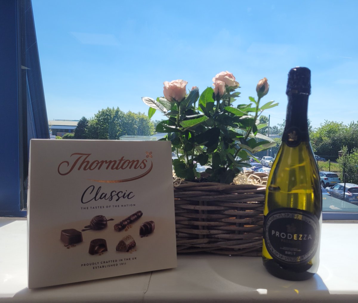 Gifts we have received today from another happy customer, however..... we don't know who?! If it was you, thank you so much, we really appreciate it! #itsamystery #fizzyfriday