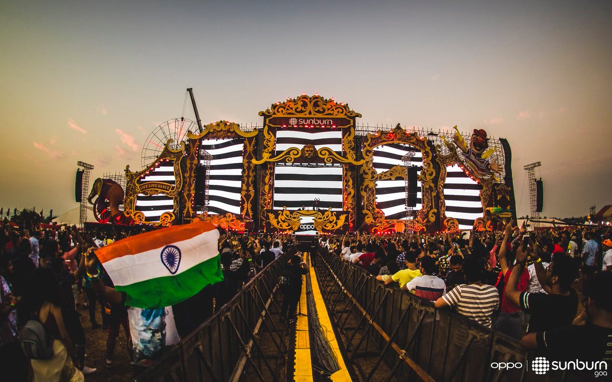 SunburnFestival's tweet image. Happy long weekend y&apos;all 🙌🏻 #FriYAY