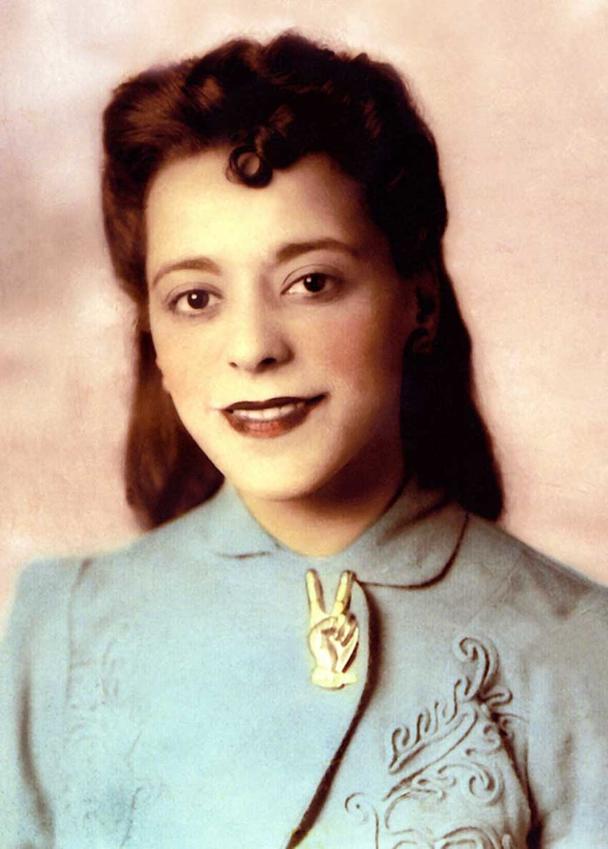 ParcsCanada_NE's tweet photo. Le #GovCan, avec le soutien de @ParcsCanada, commémore Viola Desmond avec une plaque de la Commission des lieux et monuments historiques du Canada à l'ancien théâtre Roseland à New Glasgow, N.-É.
➡ En direct à 11 h via @bccnsmuseum : https://t.co/FgCDtngi2G https://t.co/lUrEgPA2Hl