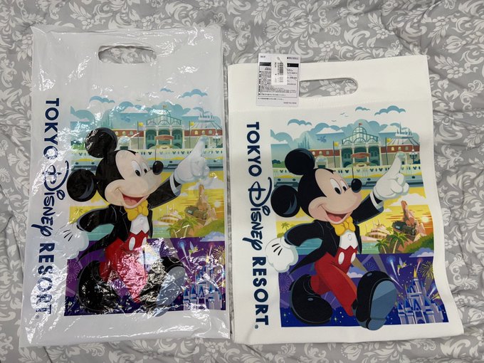 天才現る ディズニーランドのアレが ダイソーで売ってるビニールトートに入れるとピッタリ にネット民 汚れないし安いし最高じゃーん すご え まってこの使い方めちゃくちゃいいな いまトピ