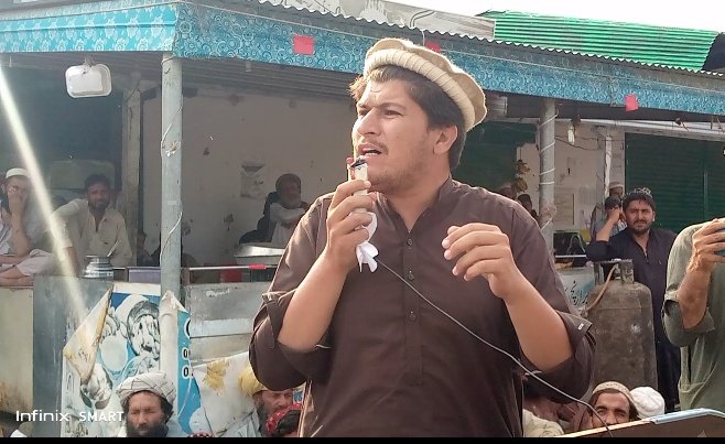 AlamZaibPK's tweet photo. The Utmanzai peace sit-in has been going on for the past 25 days demanding restoration of peace &amp; against target killings. All entry points of NWTD are closed and the whole district is on strike. We participated in the ongoing sit-in in Razmak.
#PTMProtests
#UtmanzaiPeaceSitIn https://t.co/kKGgQxnDVi