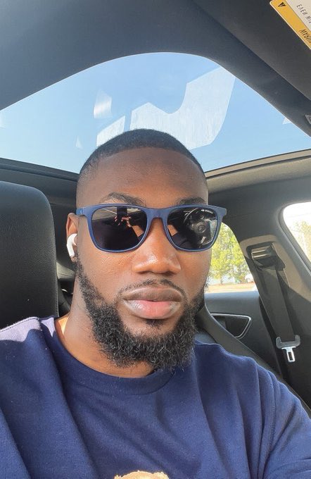 sabiradioonline's tweet photo. Deji is that guy that went viral some time ago for the no of colognes he has in his. He’s a fragrance collector and a pharmacist too. #bbnaija https://t.co/biwcFu7Ac5