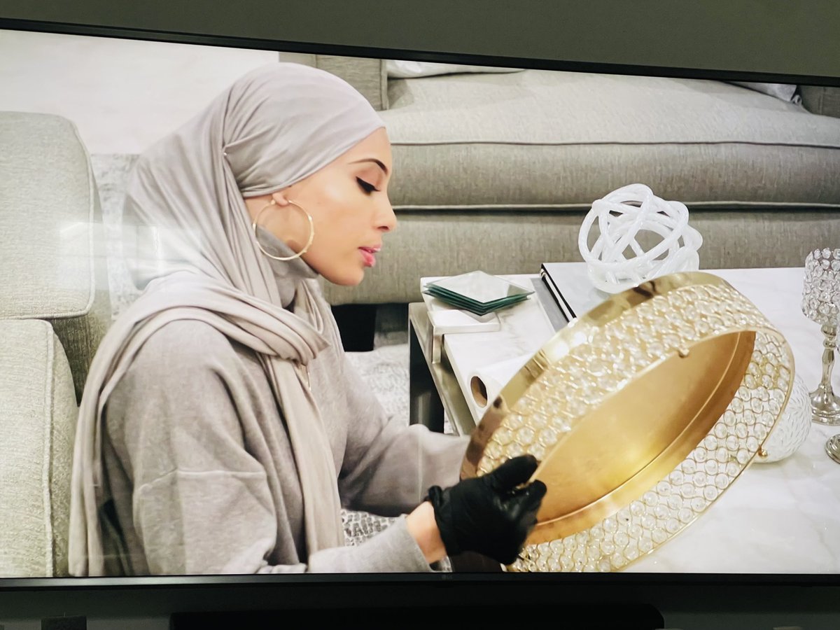 giselle35's tweet photo. Girl you should hire someone to clean after him, you’re a Princess 👑 #90fiance https://t.co/AXsNtBTg2b