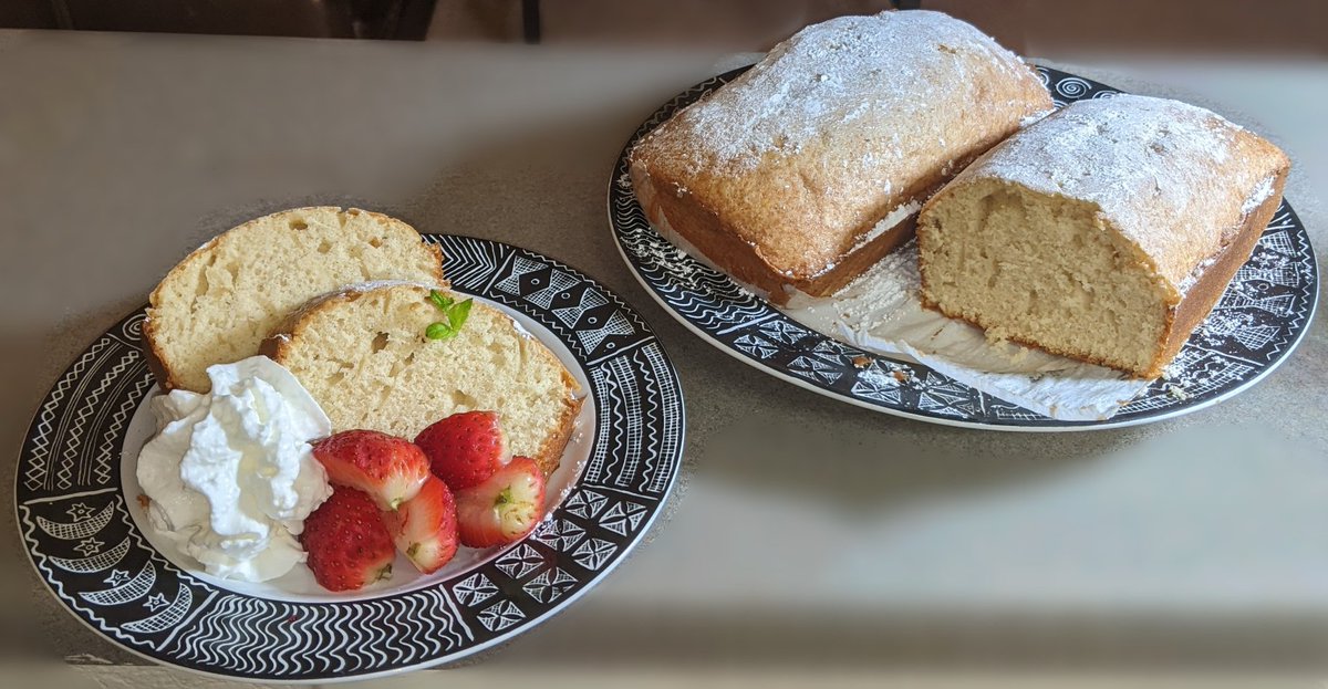 Vanilla bean pound cake with homemade whipped cream and strawberries :) 
---
The whipped cream: 
thespruceeats.com/vegan-whipped-…
The pound cake:
lifemadesimplebakes.com/vanilla-bean-p…