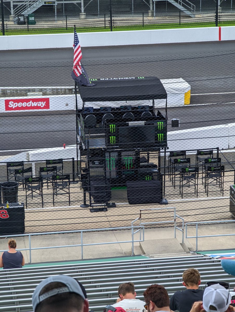 SportsTimeKyle's tweet photo. What's going on with this? @MonsterEnergy #TheBrickyard https://t.co/dgDdaXRq0R
