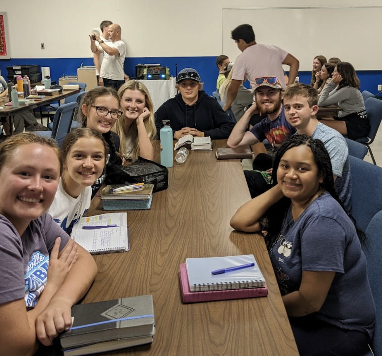 summitacademye1's tweet photo. Summit Christian Academy Class of 2023 Senior Mission Trip Update. The seniors arrived in Memphis and are serving and attending Church today in Memphis. Please join us in praying for an amazing week of serving. #scaonmission #scaseniors23 #scatradition #scamissioninmemphis22 https://t.co/5M4LzHrygZ