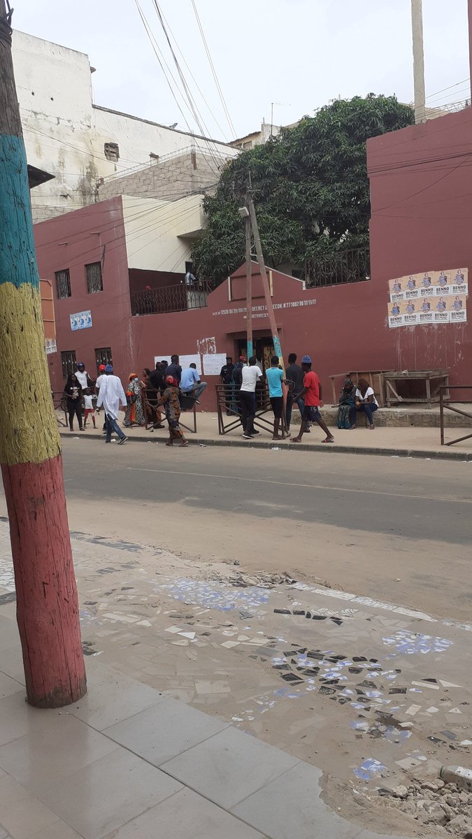 J'ai fait le tour des bureaux de vote de Grand Dakar mais c'est ici à Limamou Laye que l'on constate toujours des manquements, l'opinion nationale et internationale sont interpellées, nous sommes sur place et ferons tout pour que la démocratie en soit respectée #legislative2022