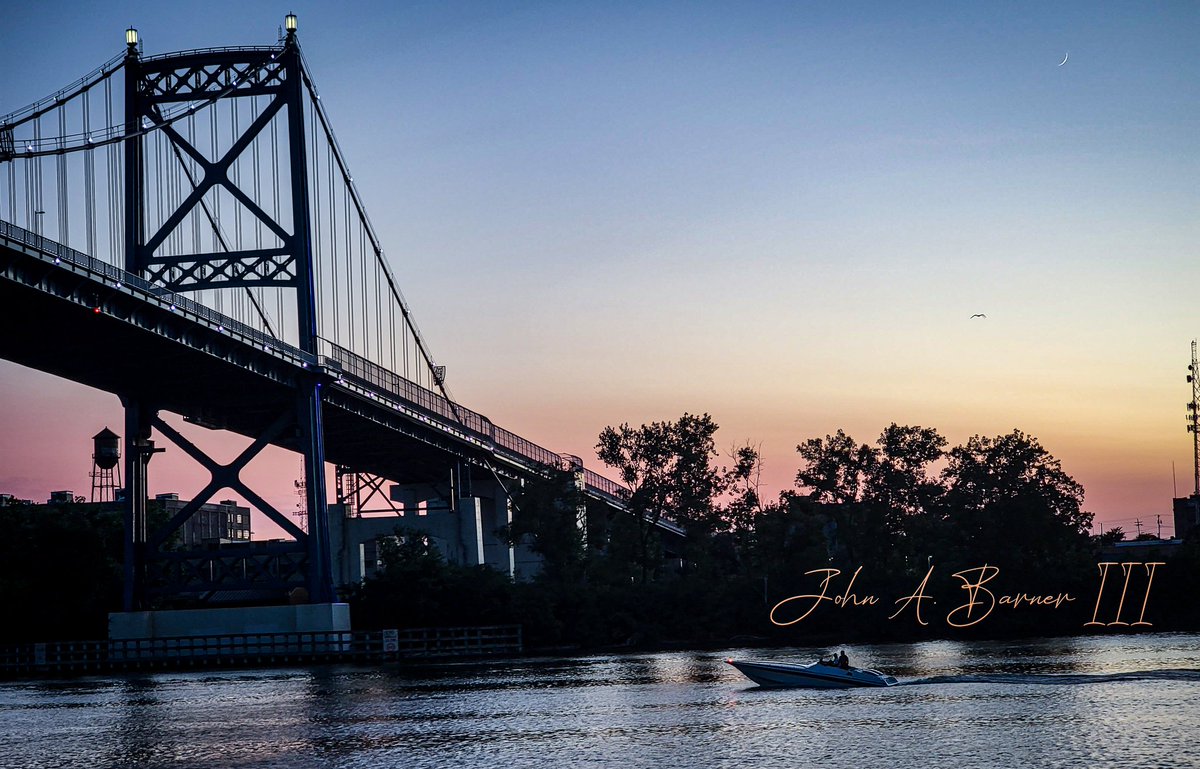 JNathanVisuals's tweet photo. Which one do you like best? Sometimes you just want to edit some stuff. I tend to go overboard sometimes but it makes for some interesting looks lol #JNathanVisuals
#photography #photographers #photos #nature #naturephotography #landscapephotography #portraitphotography #sunsets https://t.co/enJNpuDorR