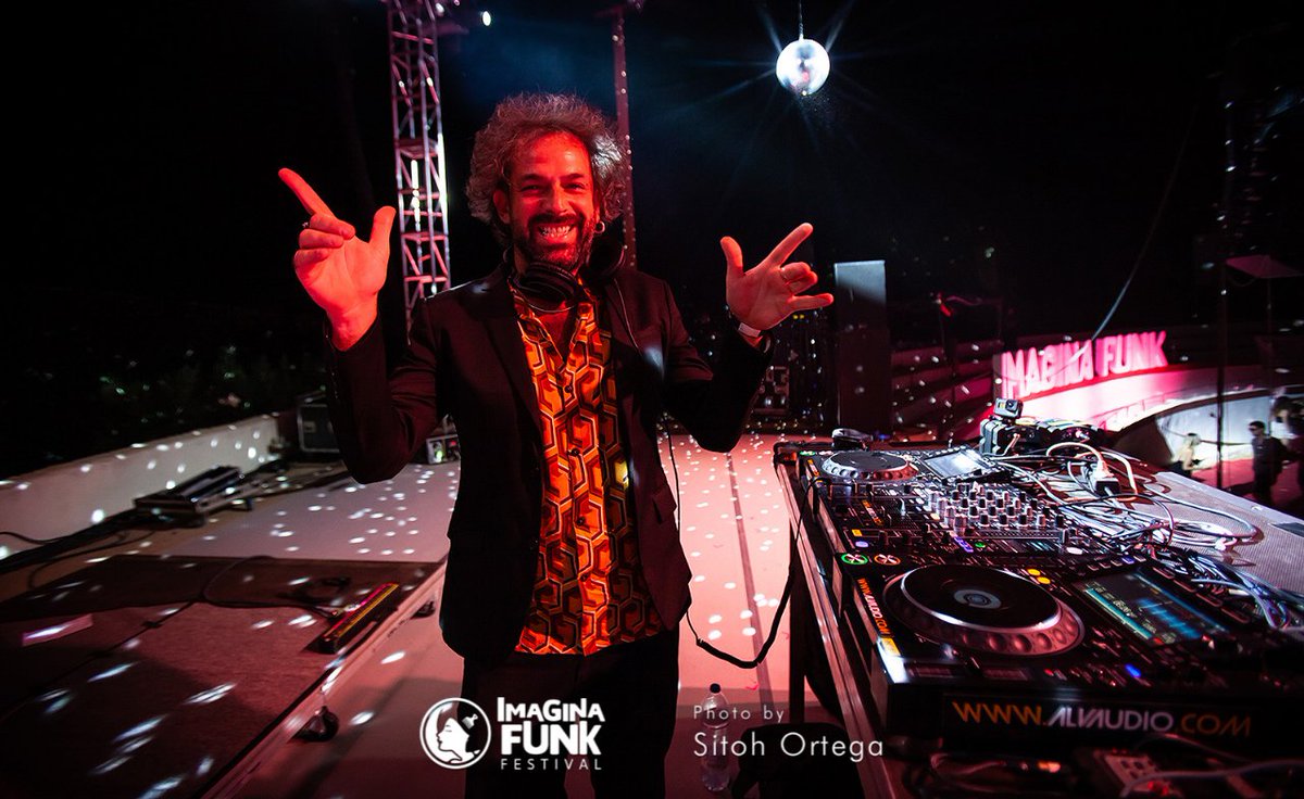 imaginafunk's tweet photo. Y después de las bandas, ¡llegaban ellos! 👏👏
@zingabeat_dj y Fonky Cheff DJ han sido los encargados de cerrar las noches de Imagina Funk y hacernos bailar hasta el amanecer. 🎶🕺☀
#ImaginaFunk #FestivaldeVerano #LetsFunk #Funk https://t.co/wrtY1gUyAh
