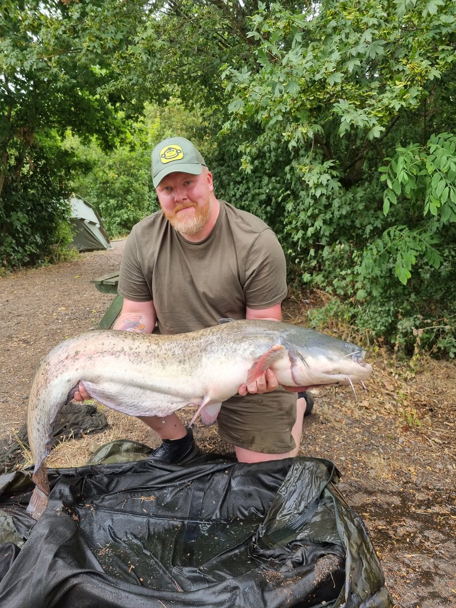 JimDaggerSmith's tweet photo. Wowzers. What a days fishing. Not one but two pb's. Catfish weighing in at 50.7lbs. Then I've finally joined the 20lb club with a carp weighing in at 20.13lbs. Buzzing is an understatement #pb #20club #lovefishing https://t.co/JtYERJPVuK