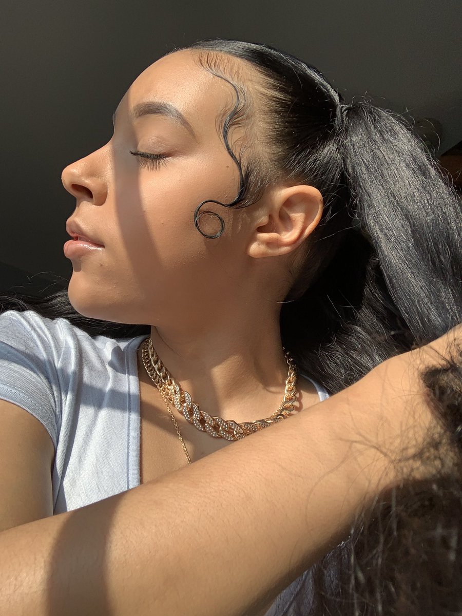 𝙰 𝚈𝚘𝚞𝚗𝚐 𝙶𝚛𝚊𝚗𝚍𝚖𝚊 tweet media