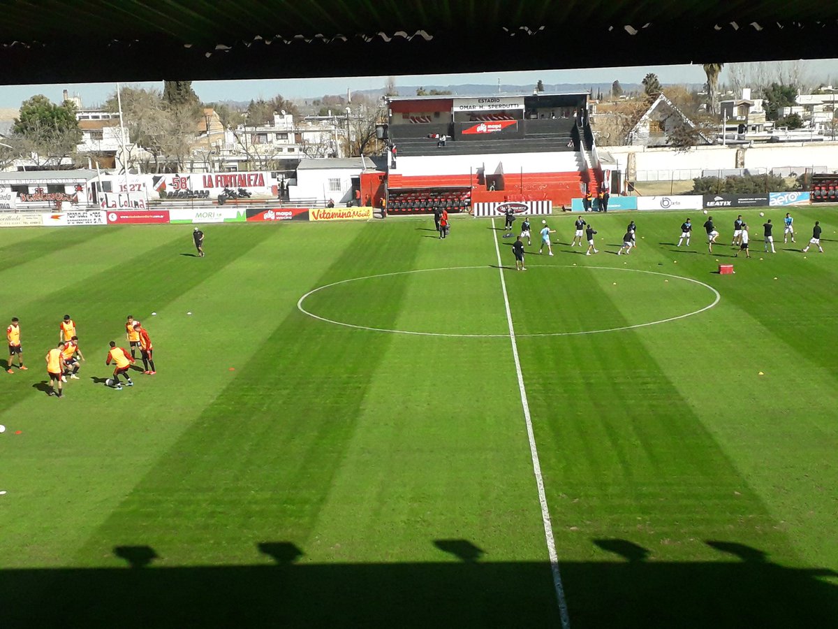 DjFatsRebo's tweet photo. Estamos en el #OmarHSperdutti para @Deportivo_Maipu vs @OficialGyEJujuy relata @diegoagrain comenta @MarkitosBarrera #MiguelContreras y como siempre por @radionihuil AM 680 FM 98.9 https://t.co/pAEayxYTJd #SentiNihuil ⚽️📻☀️🧉 https://t.co/KylhAMOn9k