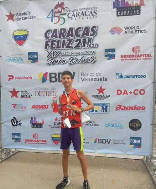 Incesocialista's tweet photo. #31Jul | #JuventudInces  | Orgullosos de nuestro aprendiz "Ismael Gutiérrez" del estado Cojedes, quien obtuvo el 5to en la categoría juvenil del *XIX Maratón Simón Bolívar, Caracas Feliz 21k* 👏🏻👏🏻👏🏻 

#63AniversarioInces #FórmateEnElInces
@_LaAvanzadora @WuikelmanAngelP https://t.co/K4paKeGr5M