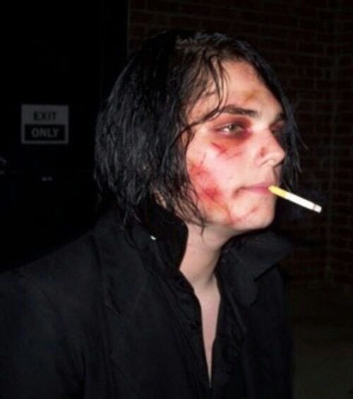 kissofviolence's tweet image. gerard way u will always be famous for these makeup looks