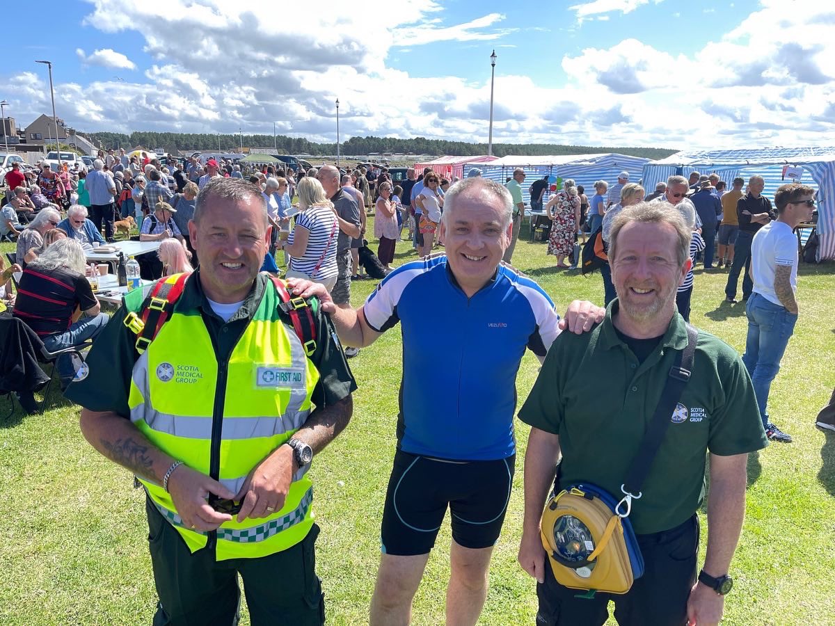 group_scotia's tweet photo. Fantastic day today for the team at Burghead in Bloom.
It was also great to meet @RichardLochhead and tell him about the work our volunteers and charity has been undertaking in local communities across #Moray and further afield.
#FirstAidServices https://t.co/vV1dBLpPUQ