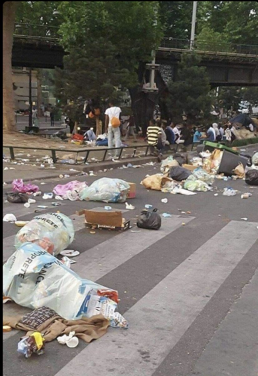 RoxanedMiremont's tweet photo. Cette photo a été prise où d’après vous ? Quand vous le saurez vous bondirez de rage , de désespoir et de dégoût sans nul doute , comme moi-même d’ailleurs. 😡😡😡 https://t.co/UrCv7eYns5