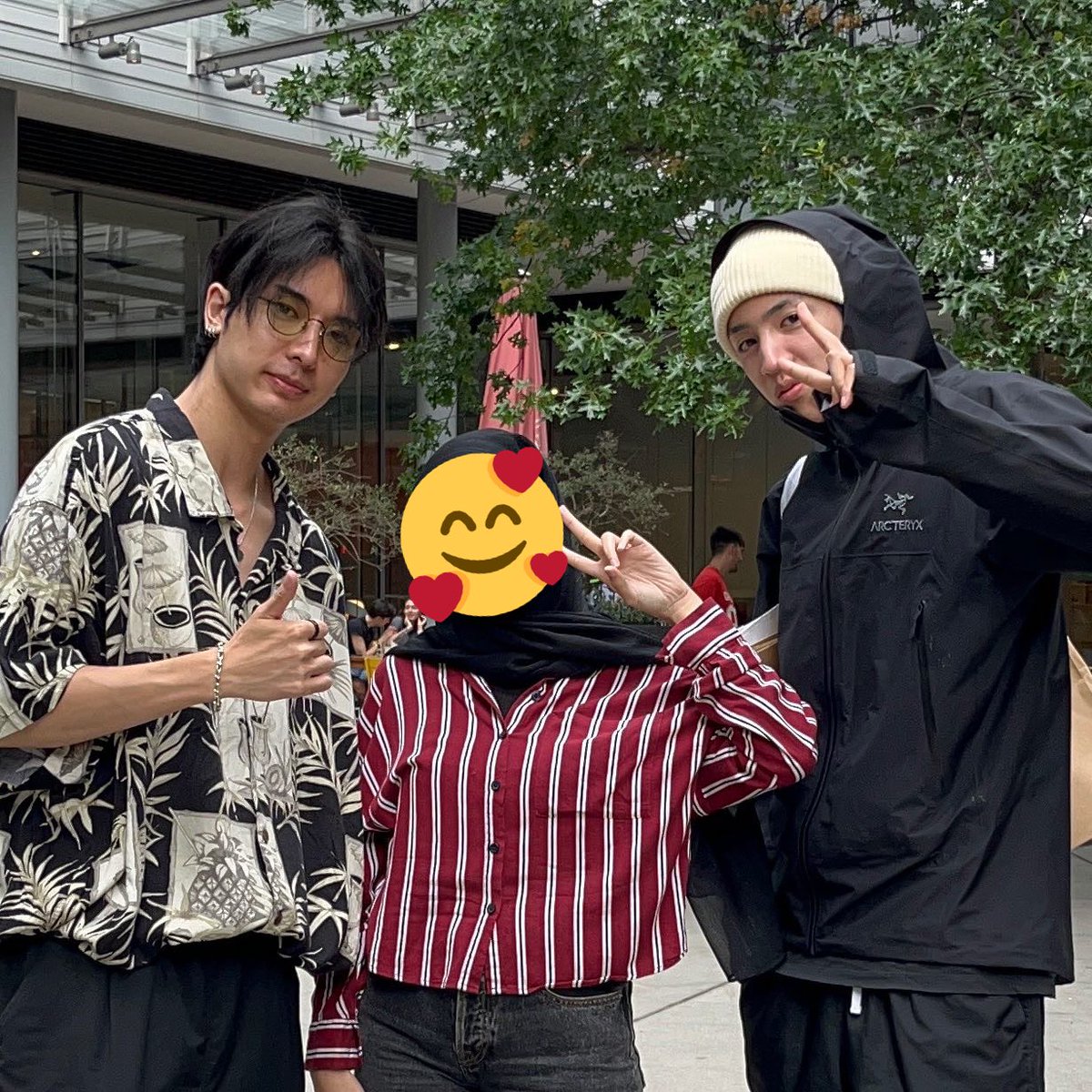 kinoloops's tweet image. havent been on here in a hot minute but i just wanted to say Dreams Come True bc i randomly met yuto n wooseok today while i was out shopping for manga lol n they were so so so sweet n so handsome n so TALL i cant believe theyre real idk how i didnt die Right There 😭❤️ #펜타곤
