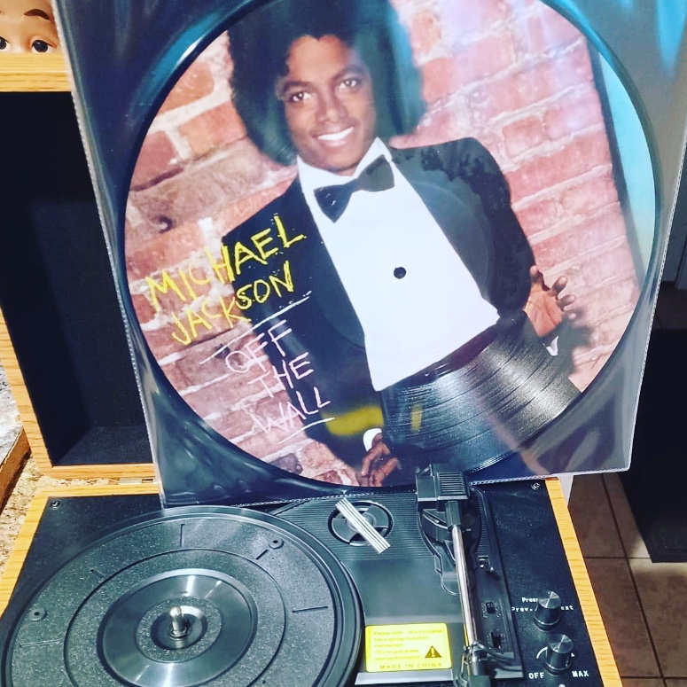 IamCharlita_'s tweet photo. Someone sent me this in the mail ๐ฌ๐ซ๐ช my favorite ๐คฉ entertainer of all time. Mr. #MichealJackson ๐บ๐ฝ #fellowvirgo โ๏ธ #kingogpop #kingofshowmanship #offthewall ๐งฑalbum ๐ฟ ๐ค๐ต๐ถ #thebestthatseverdoneit #mj #michealjosephjackson https://t.co/AyQknUQ8Md