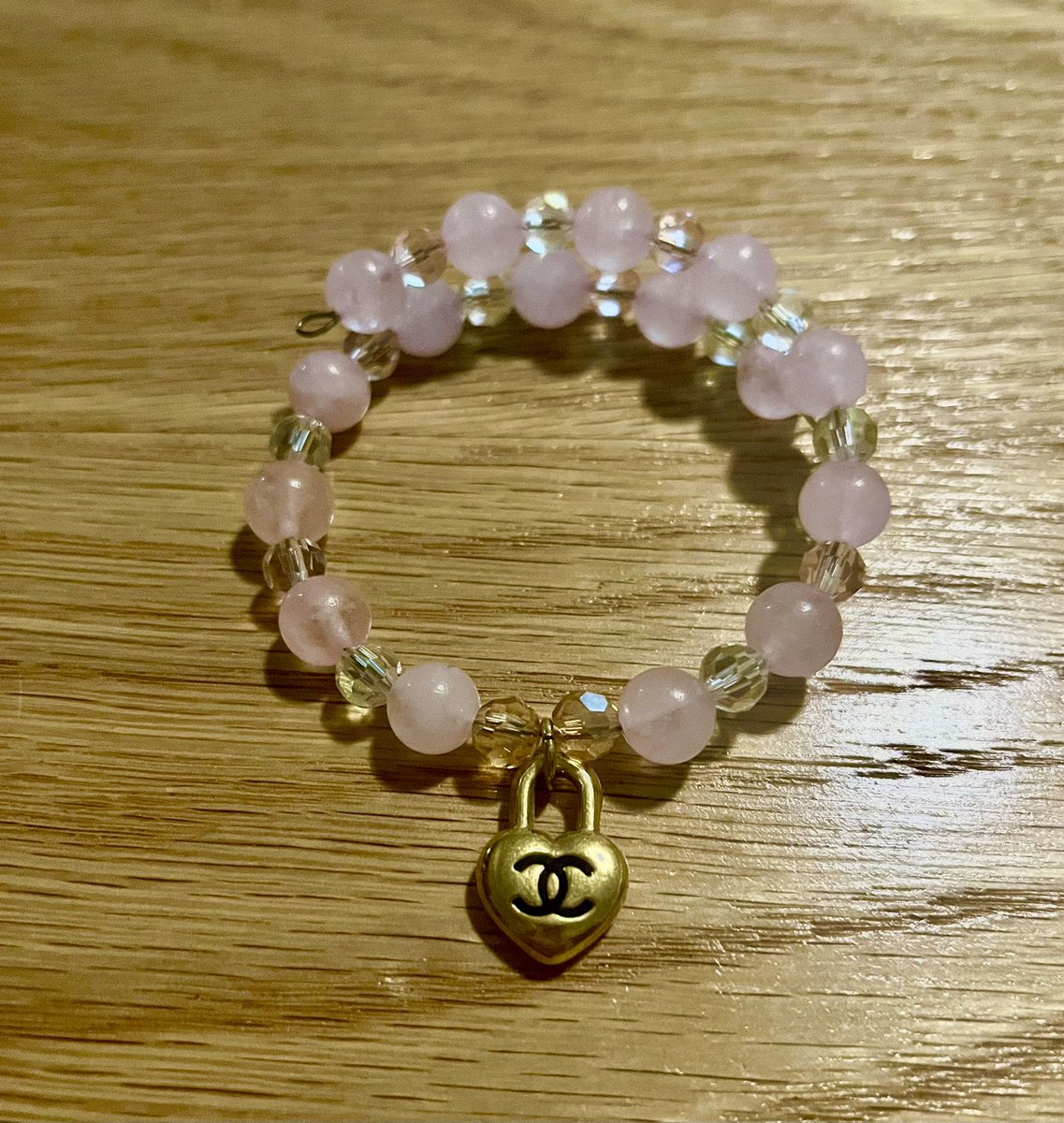 FMJewelryInc's tweet photo. Rose quartz, clear and light pink crystals, with cc charm on stainless steel memory wire #fmj #RoseQuartz #chanelinspired #CHANEL #sundayvibes #SundayFunday https://t.co/z4s0aBCNka