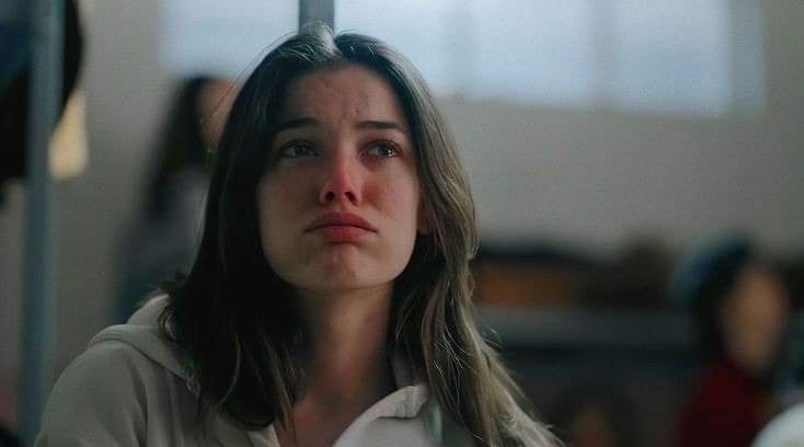 حرفياً فكره إنك تخبى إللى تاعبك وتفضلي ساكته عشان متبينيش لحد مهلكه جداً .!💔