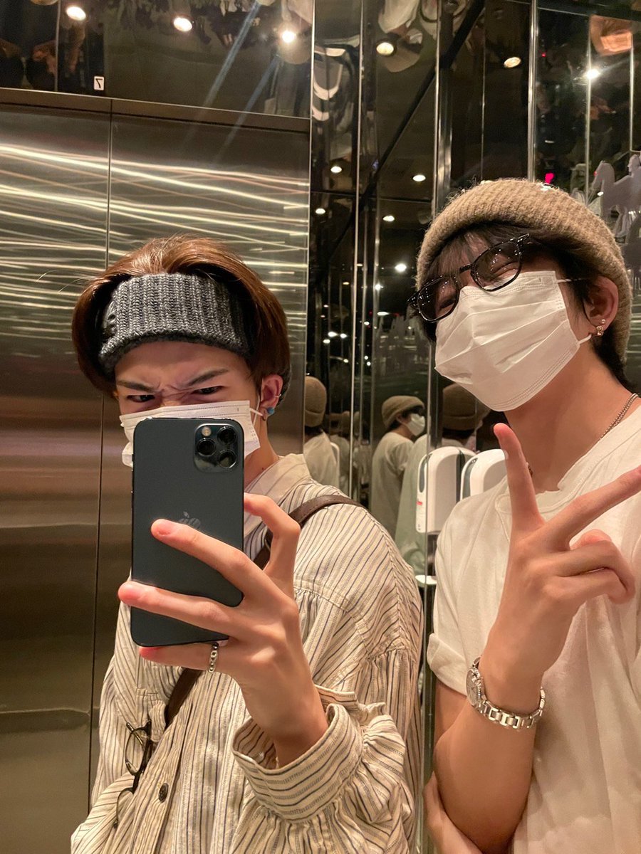 dkphile's tweet image. lengket banget kayak perangko