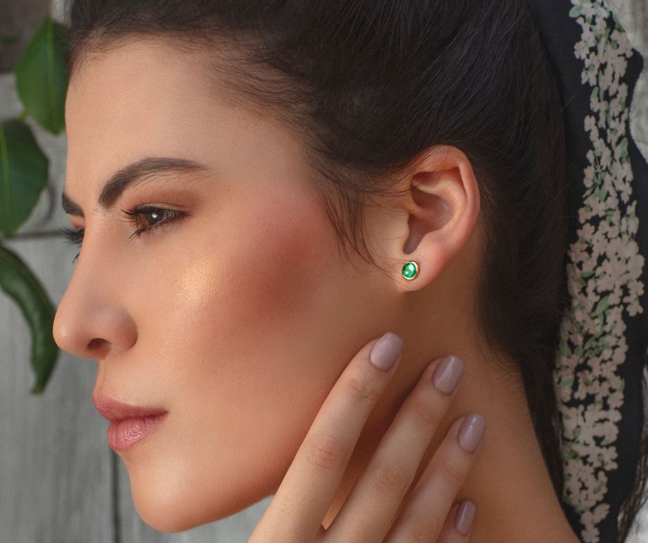 This Sunday we're shining a spotlight and showing our love for emerald earrings. The perfect piece to add to your summer jewellery collection. 

Find out more: londonde.com/emerald-jewell…

#jewellery #earrings #emeralds #emerald