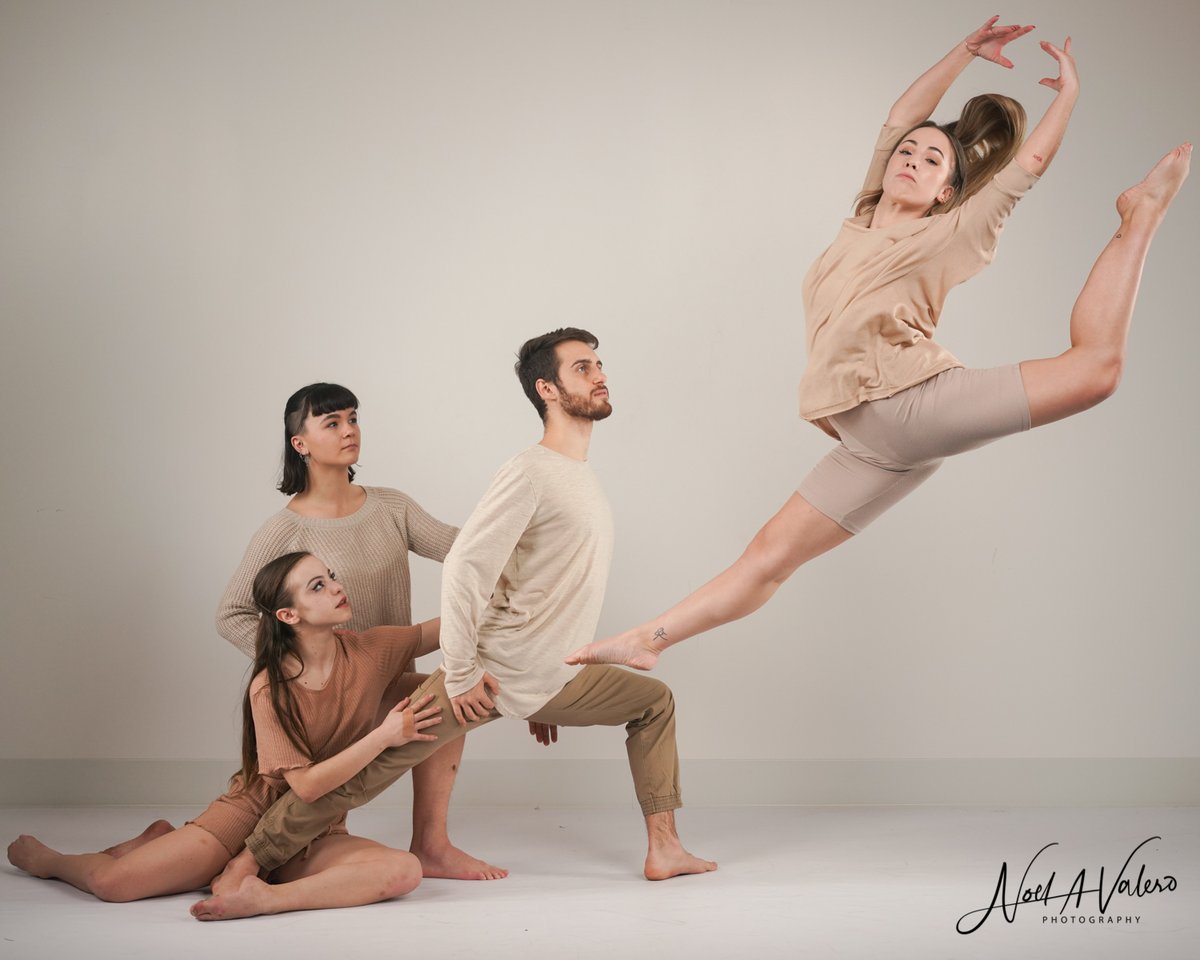 DanceKastner's tweet photo. New York Cities' finest is coming to Edinburgh! See you all at the @theSpaceUK on Nidry St. August 15-20 at 13:55H 
#dance #dancefringe #fringedance #EdinburghFringe https://t.co/4e41kA2MbM