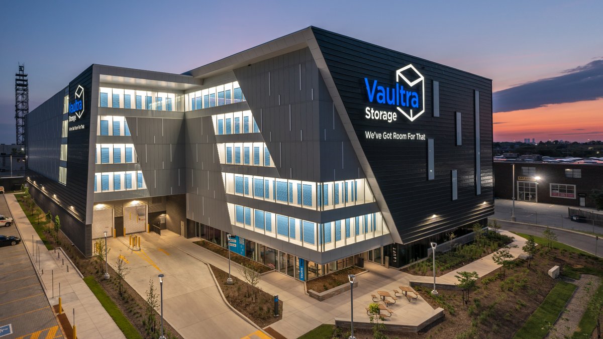VaultraStorage's tweet photo. Our #Toronto #Castlefield facility looks great from up here! π€©π
#VaultraStorage #GTAStorage #TorontoStorage #WeveGotRoomForThat #SummerSunsets https://t.co/TQVHHAQGZF