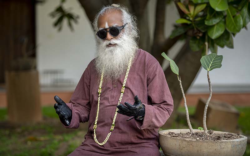 SadhguruJV's tweet photo. This human mechanism is the most sophisticated gadget on the planet. Have you read the user’s manual. #SadhguruQuotes https://t.co/WVOBQaRCUT