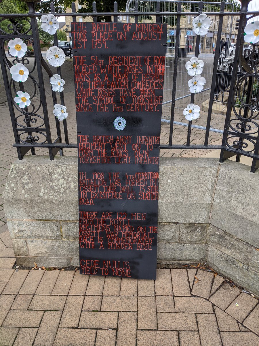 sarahjolly1's tweet photo. Ossett looking amazing to mark #YorkshireDay and #MindenDay. Individual roses to commemorate those who fought and died with the King's Own Yorkshire Light Infantry #KOYLI . 
👏👏👏@OSSETT_OTTA https://t.co/aNosro254K