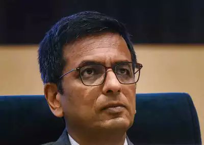 timesofindia's tweet photo. Judiciary needs to shed resistance, adopt modern means of communication like Twitter: Justice Chandrachud 

Read: https://t.co/gR51sJc7RK https://t.co/Lz8vJztxKh