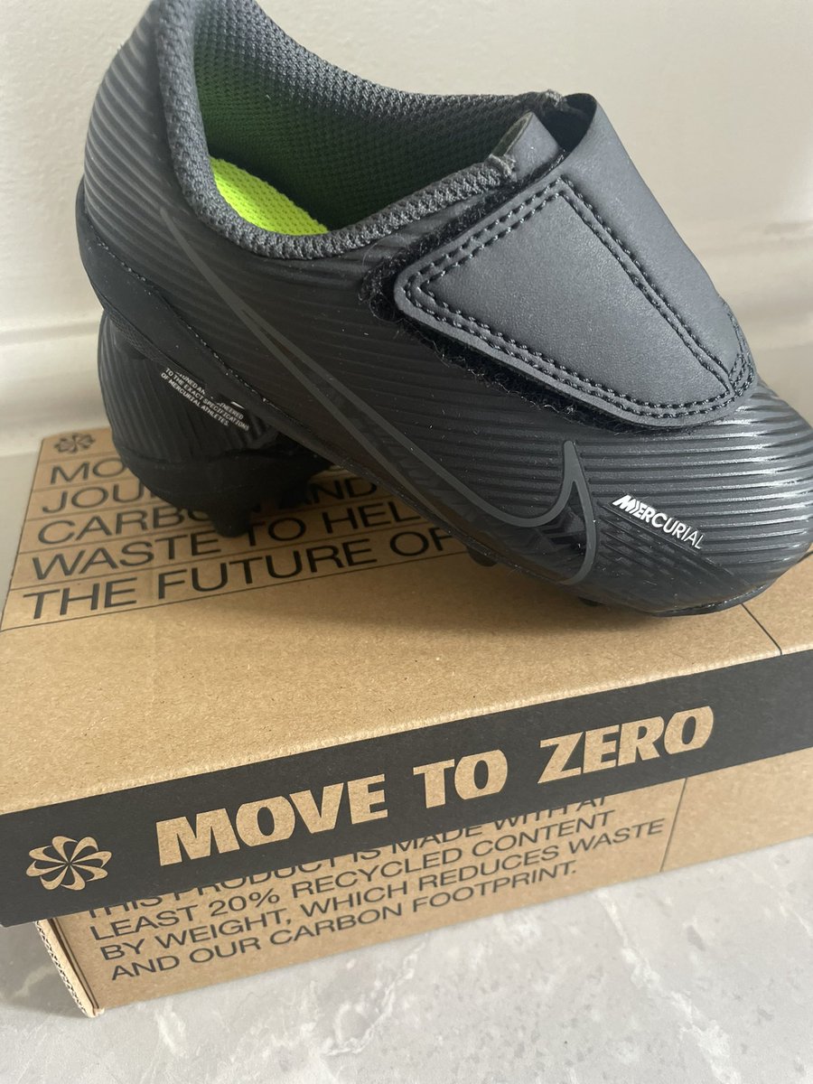 hollyBwoodridge's tweet photo. All ready for @Official_STFC community football tomorrow. #firstboots And really pleased with @Nike @nikestore delivery - not due to arrive till Tuesday but arrived ready for summer football tomorrow! https://t.co/rekifoliLV