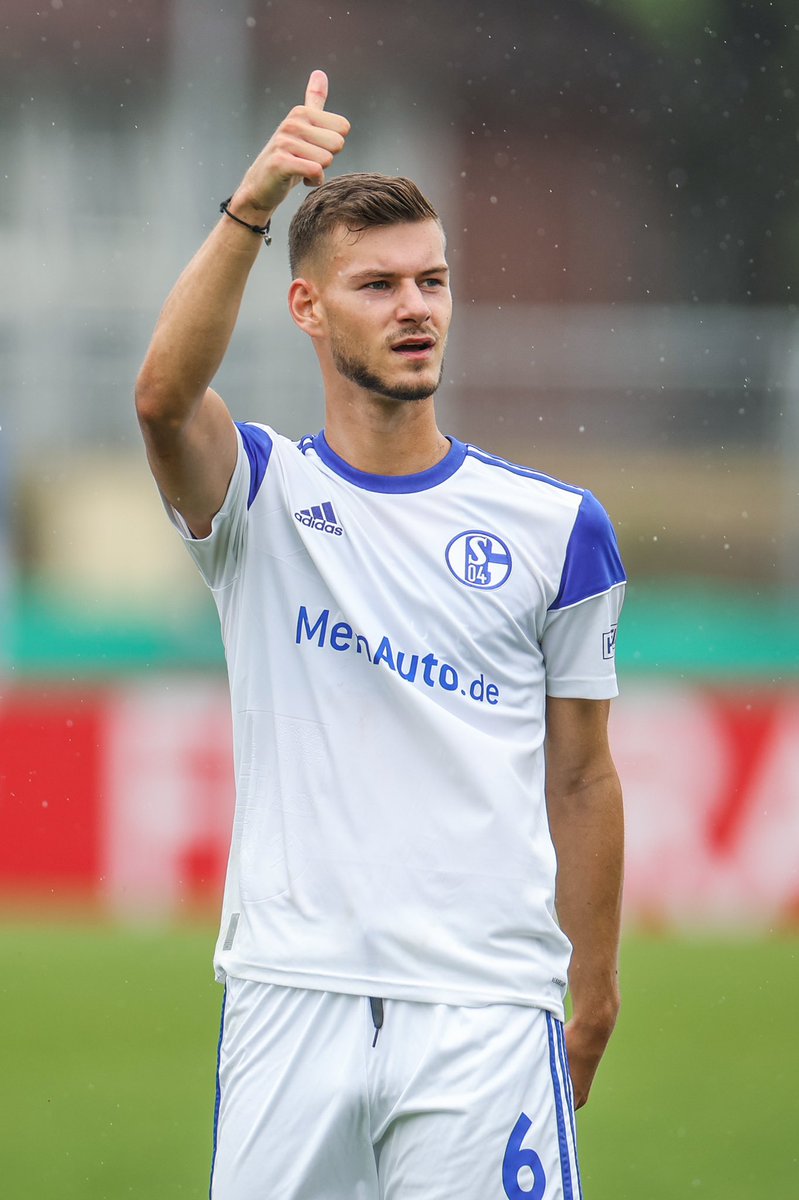 1.Pflichtspiel für <a href="/s04/">FC Schalke 04</a>✅
Nächste Runde im <a href="/DFB_Pokal/">ysen</a> ✅ 
Geiler Support von unseren Fans 🔵⚪️