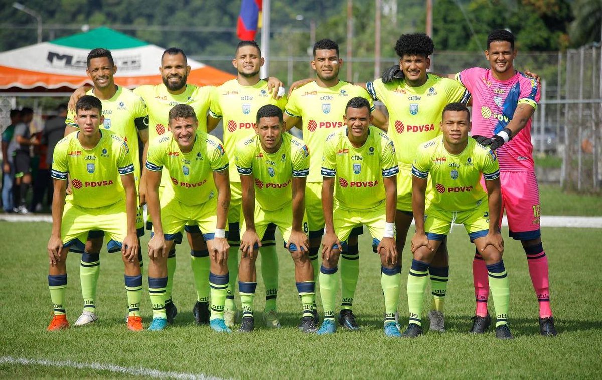 LigaFUTVE2's tweet photo. 🎟 ¡Boleto asegurado! 

⚡️ Deportivo Rayo Zuliano se convirtió en el próximo equipo del Grupo Occidental en avanzar a los 𝗖𝘂𝗮𝗱𝗿𝗮𝗻𝗴𝘂𝗹𝗮𝗿𝗲𝘀 𝗱𝗲 𝗔𝘀𝗰𝗲𝗻𝘀𝗼 de la #LigaFUTVE2.

📸 @RayoDvo 

#VenezuelaEsFUTVE https://t.co/MWJyw05i65