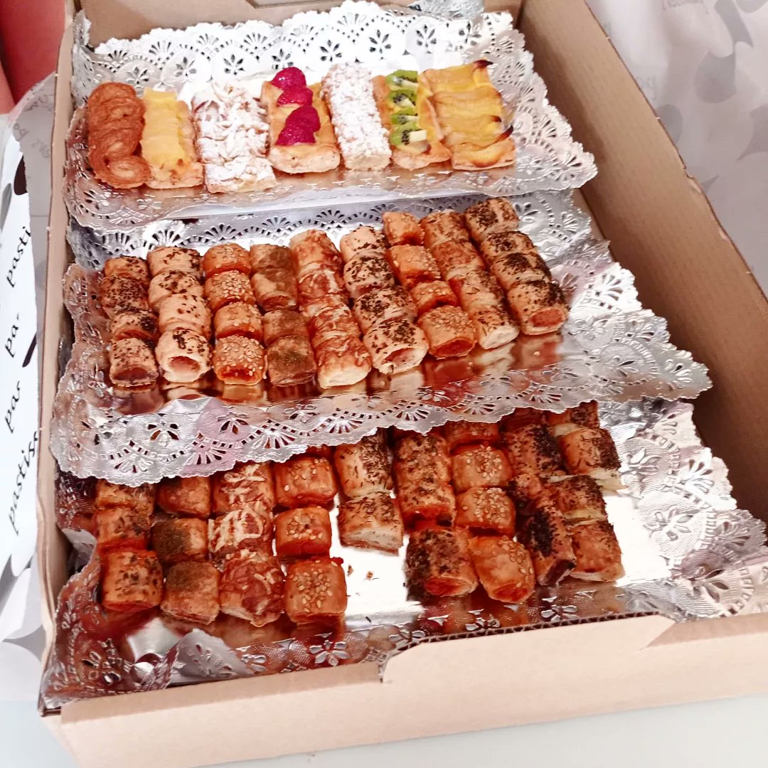 Moltes Gràcies a MERCÈ PASTISSERS per colaborar amb el piscolabis d'acompanyament en l'acte de presentació del Cartell de la Festa Major de la Geltrú 2022!!!
Com sempre tot boníssim!! Molt ben presentat i fácil de distribuir !!!
Els geltrunencs van quedar molt contents!!