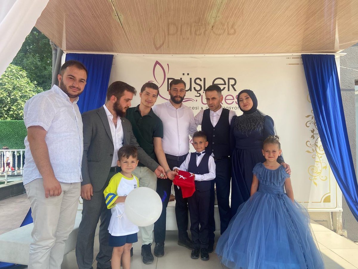 Düzce Alperen Ocakları İstişare kurulu üyemizin oğlunun sünnet merasimine katılım sağladık.
Rabbim devlete millete hayırlı bir evlat olmayı nasip etsin.

Onur ÇETİN
Büyük Birlik Partisi Düzce İl Başkanı

#DüzceİçinBüyükBirlik