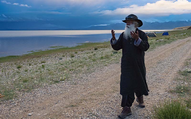 SadhguruJV's tweet photo. Life is fluid, ever evolving. The more dynamic you are, the more happens in your life, all the time. #SadhguruQuotes https://t.co/0h31jiaEvg