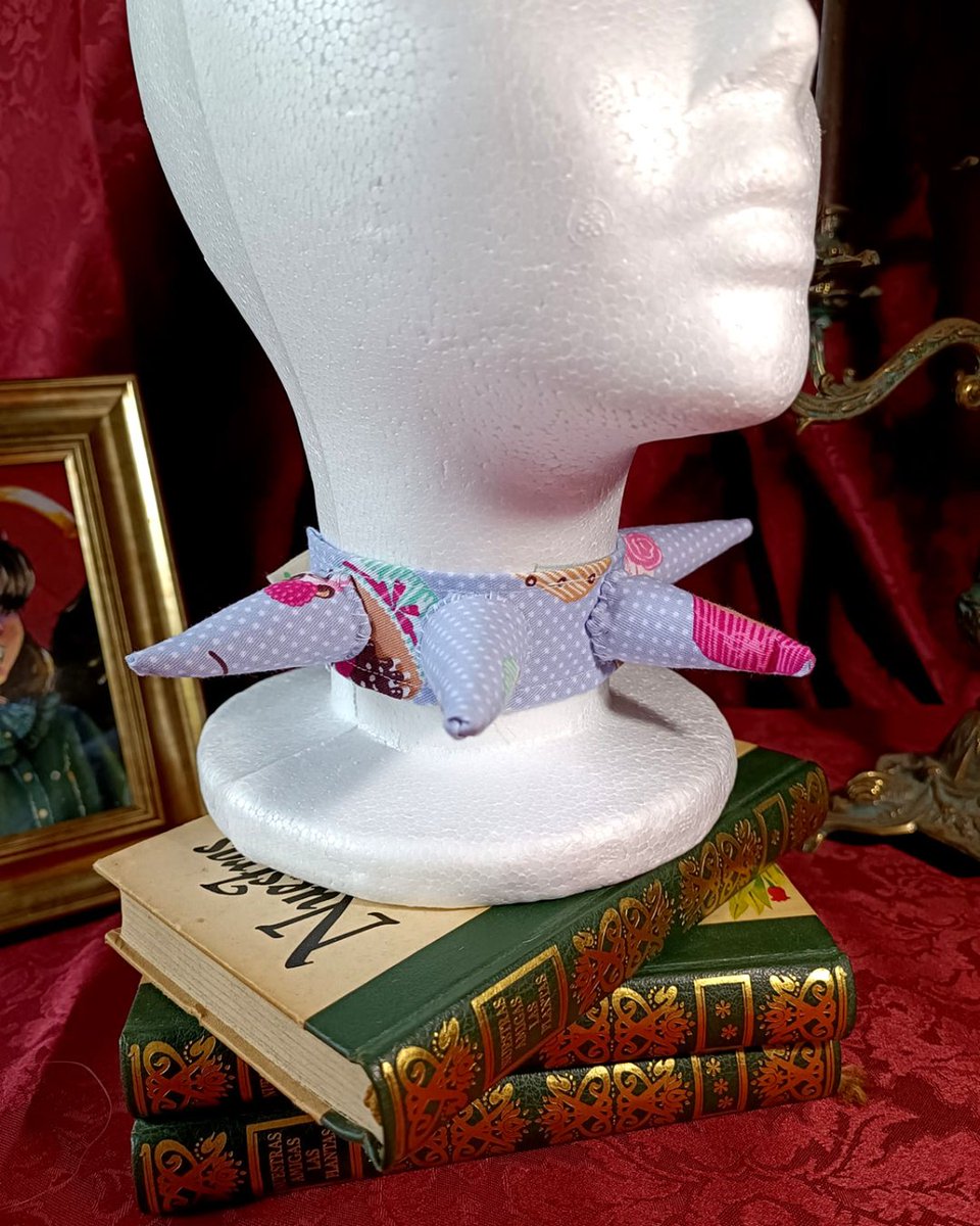 Lechatetrange's tweet photo. As well as the horns, remember that we have this beautifull chokers on our webpage for you! This one looks so delicious that you'll want to bite the neck it's on...
https://t.co/jCCcypl0kr
#choker #smallbusiness #harajukufashion https://t.co/BKvdOTCKH8