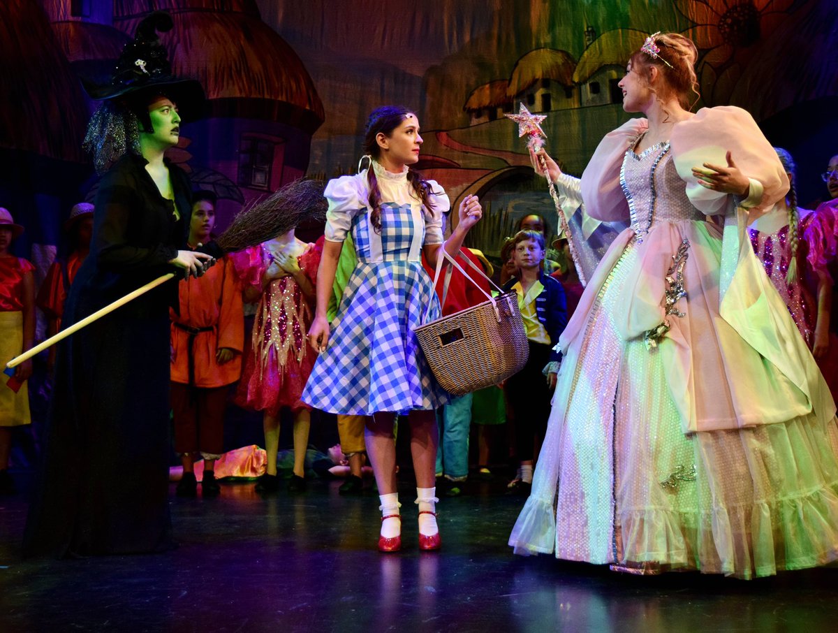 Are you 
✨Team Good Witch Glinda✨or 
🧙‍♀️Team Wicked Witch Of The West 🧙‍♀️

Comment below! ⬇️

📸 <a href="/FraserStainton/">Fraser Stainton</a> 

#ilford #wizardofoz #redbridge #whatsonilford #musicaltheatre