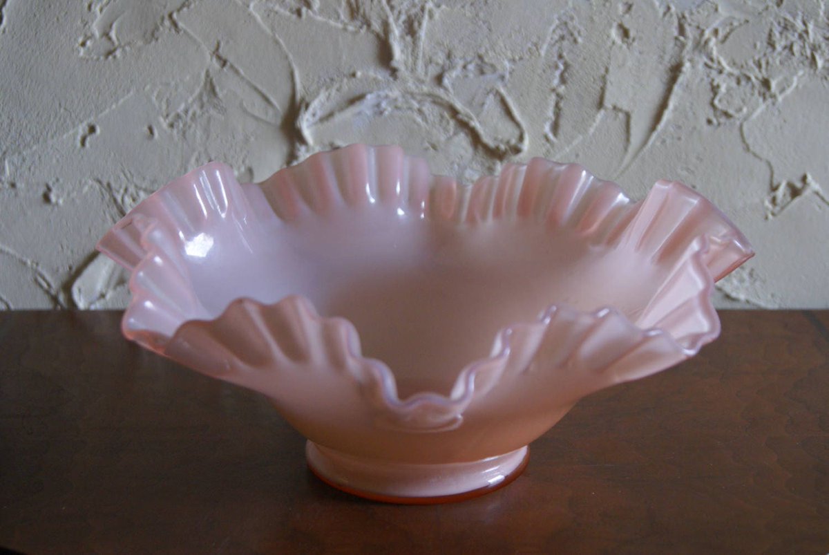 Wisdom_Lane's tweet photo. Vintage 1960s Fenton Peach Colored Cased Glass Console With Ruffled Edge Footed https://t.co/n6WvCEW0Iw #WisdomLane #Etsy #RuffledEdge https://t.co/87qh2DOp8V