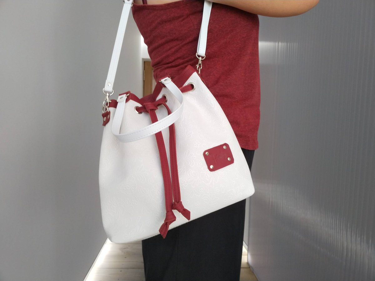bolsospiely's tweet photo. Os acordáis de la piel blanca con grabados florales?? Pues...
Ya está convertida en un elegantísimo bolso.

reserva 647911077 Ely.

#bolsospiely
#pielblanca
#mibolso
#artesanías
#veranopamibolso
#vacaciones
#hanmade https://t.co/LdIi1D3GMz