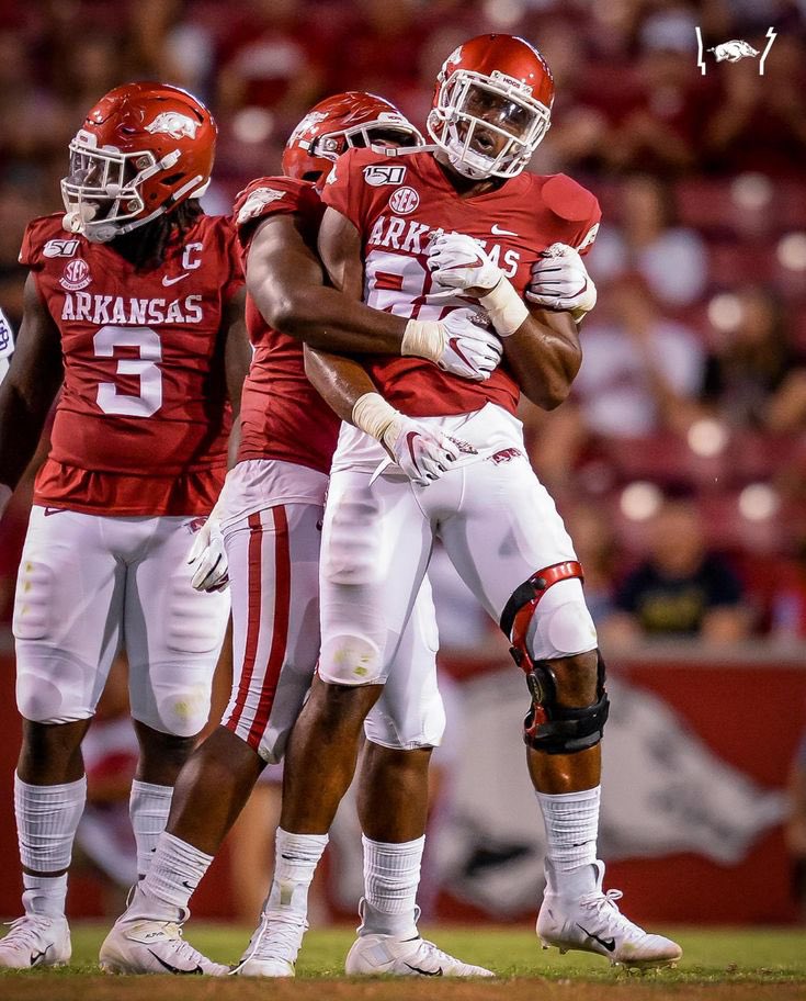 zina_umeozulu's tweet photo. #AGTG Blessed to receive an offer from the University of Arkansas🐗🔴! #WPS https://t.co/Na3zQnAuuJ