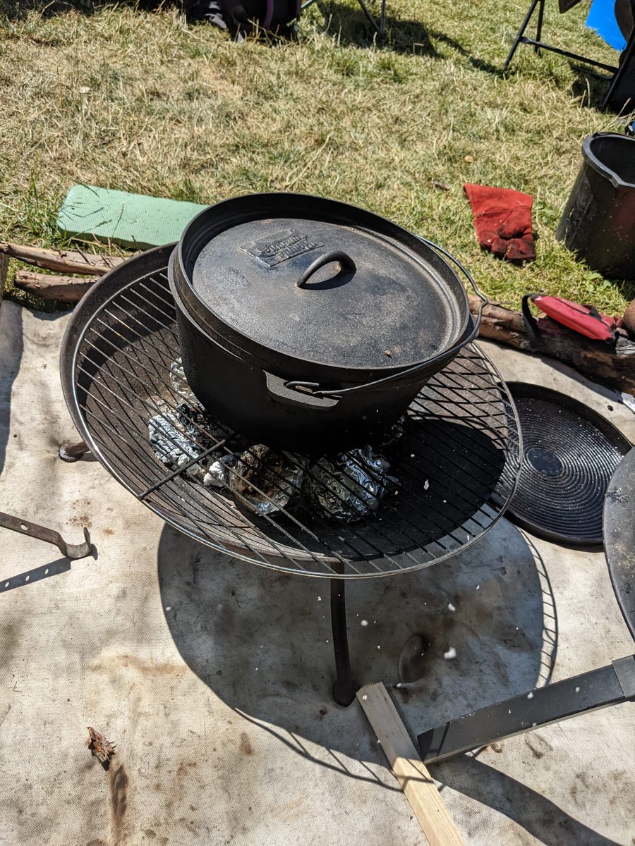 PiltonComHealth's tweet photo. We had an incredibly fun &amp; informative learning day with @food_course at @gracemountcg helping us deliver #Outdoor #Learning #Wellbeing groups and activities
#WomenSupportingWomen 
#FiveWaysToWellbeing
#Connect #BeActive #TakeNotice #Learn #Give 
#CampfireCooking
@REHISScotland https://t.co/ZU7aMMXjWD