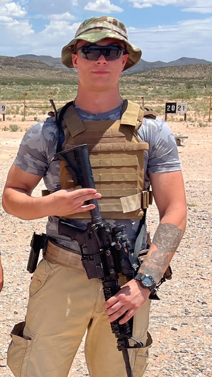 mamaofAES's tweet image. And he’s officially on his way to Kuwait #firstdeployment #army #armymom #proudmom #militarypolice